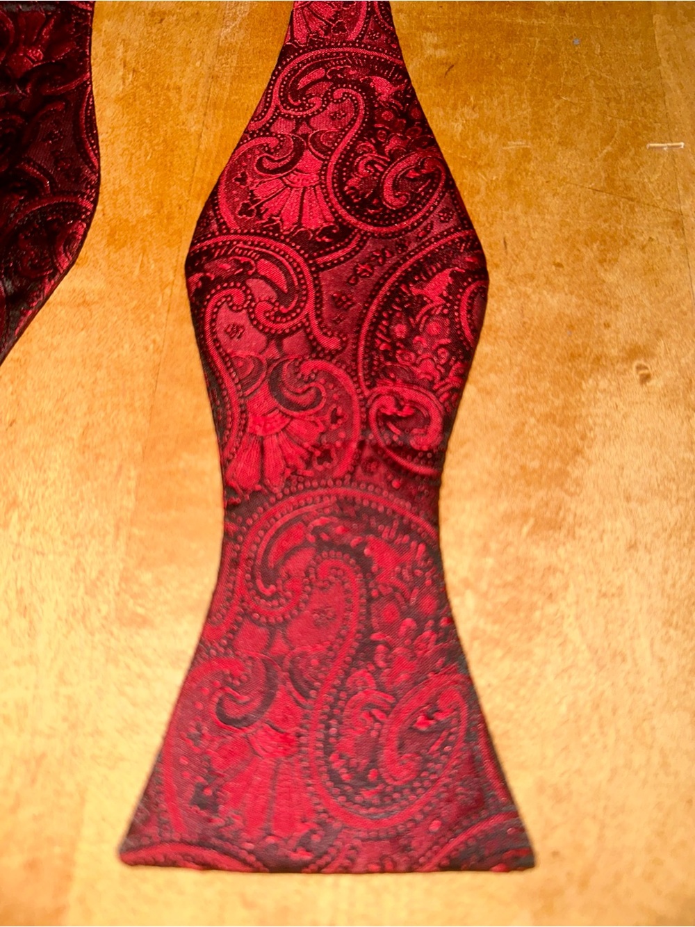 Like new vintage red paisley adjustable self-tie bow tie bowtie